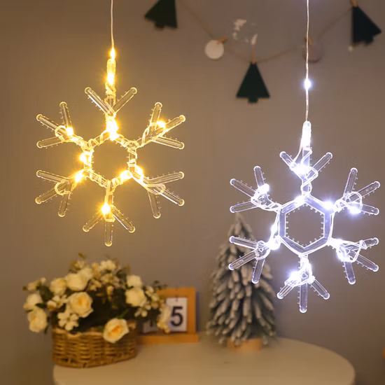 Hängeleuchte mit Saugnäpfen zur Dekoration des Weihnachtsfensters